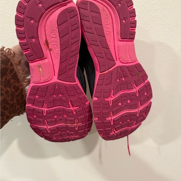 Brooks Women's Black and Pink Sneakers sz9.5 - Picture 4 of 6